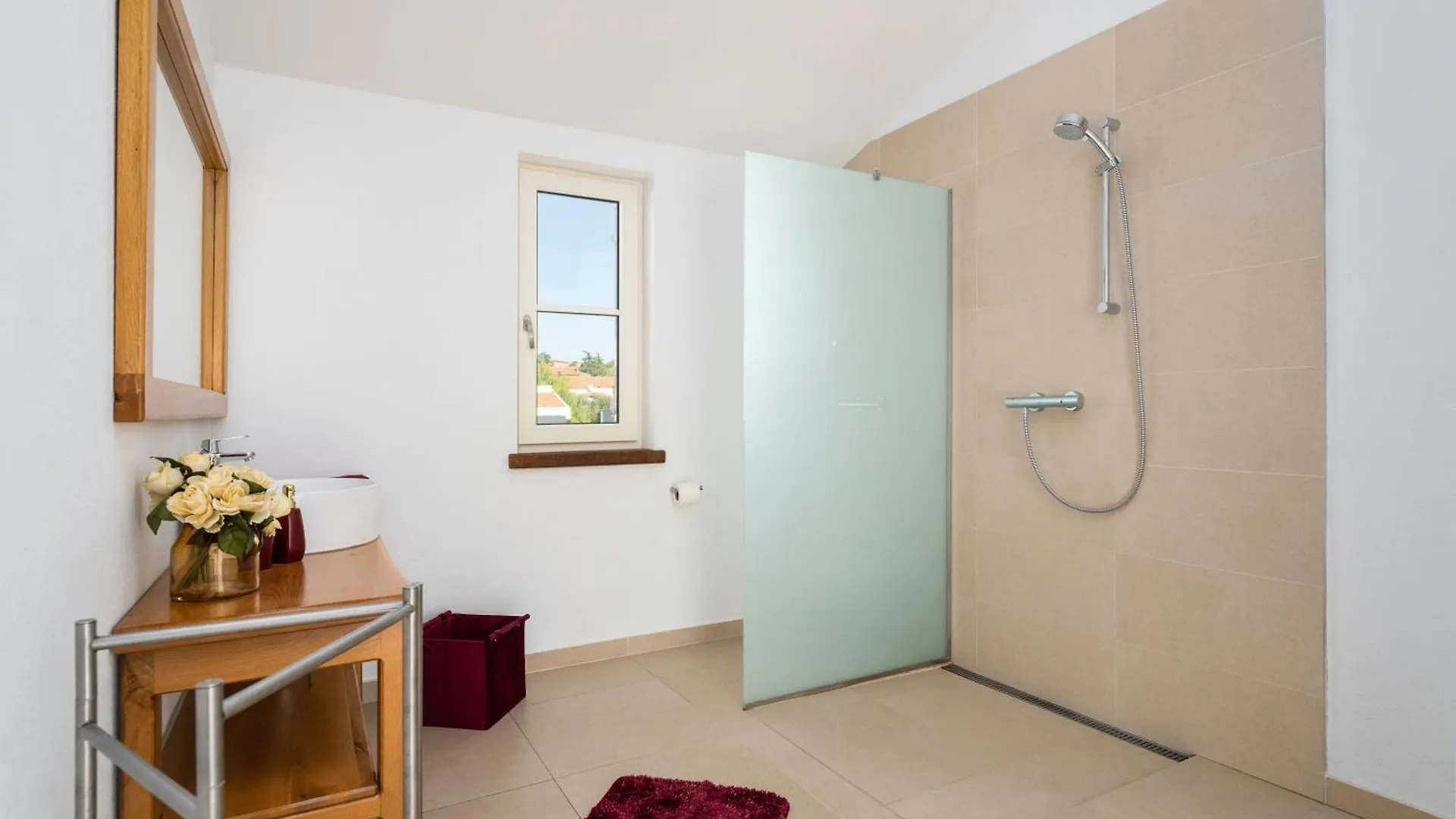 Villa Bina Labinci 0*,