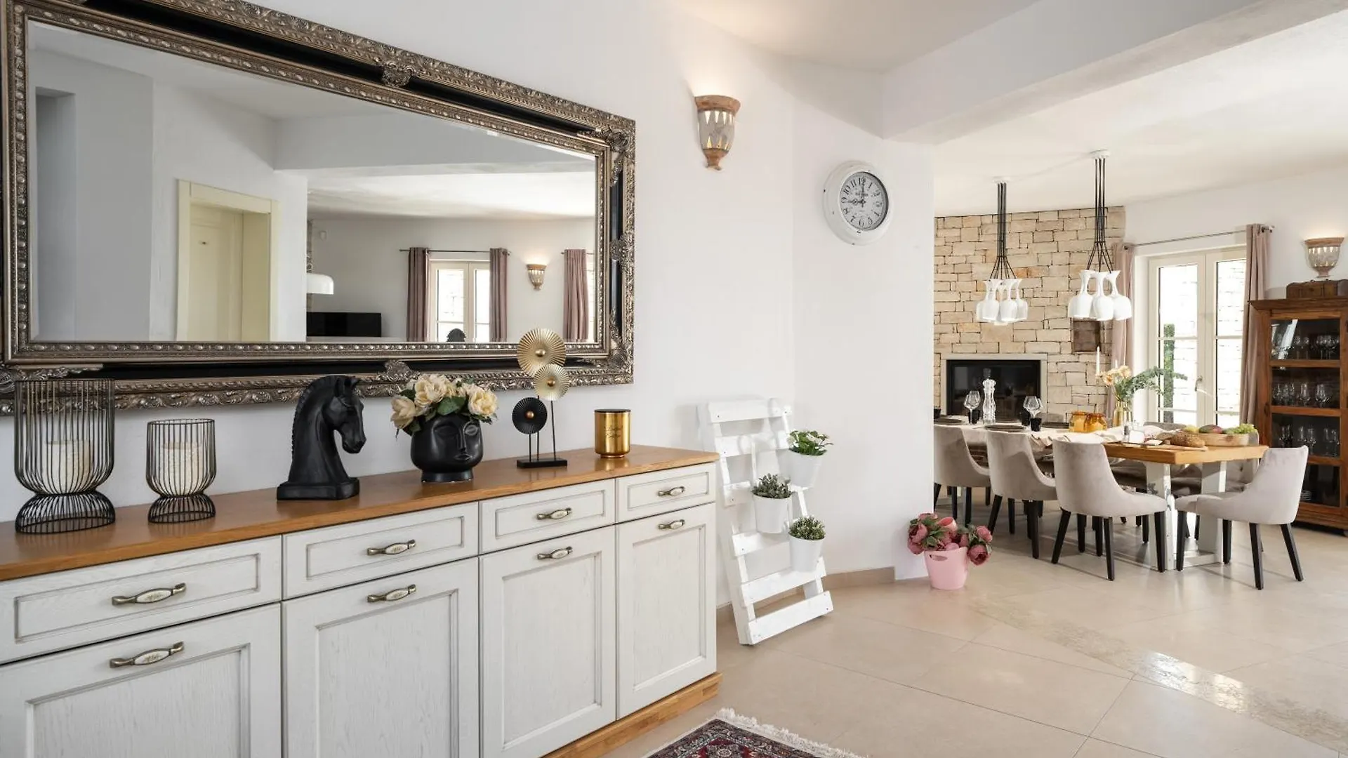 Villa Bina Labinci 0*,